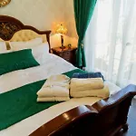 Charming Apartment in Villa near Airport