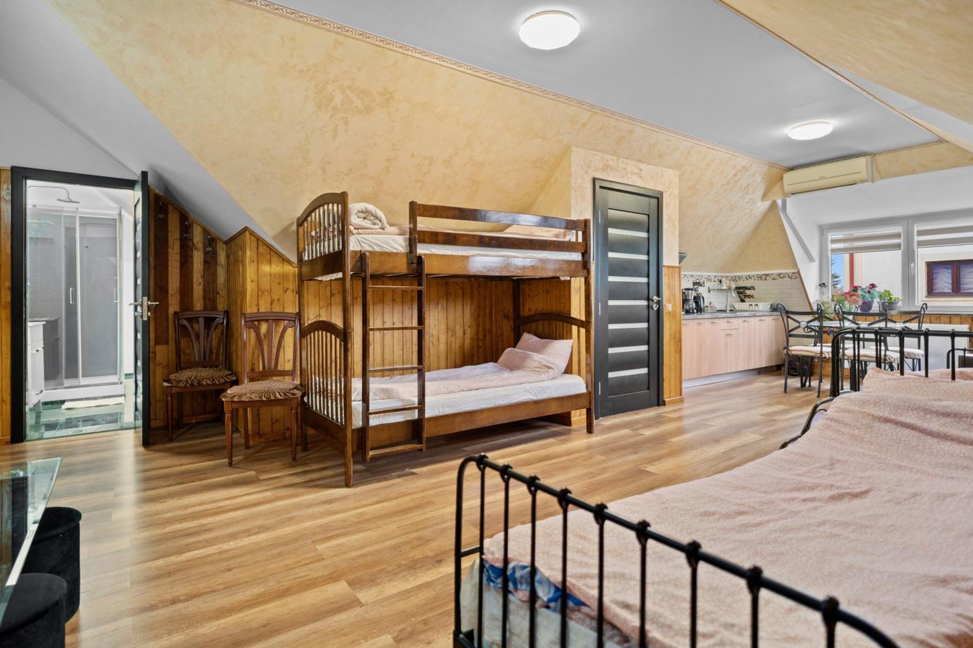 Charming In Near Airport Appartamento Bucarest