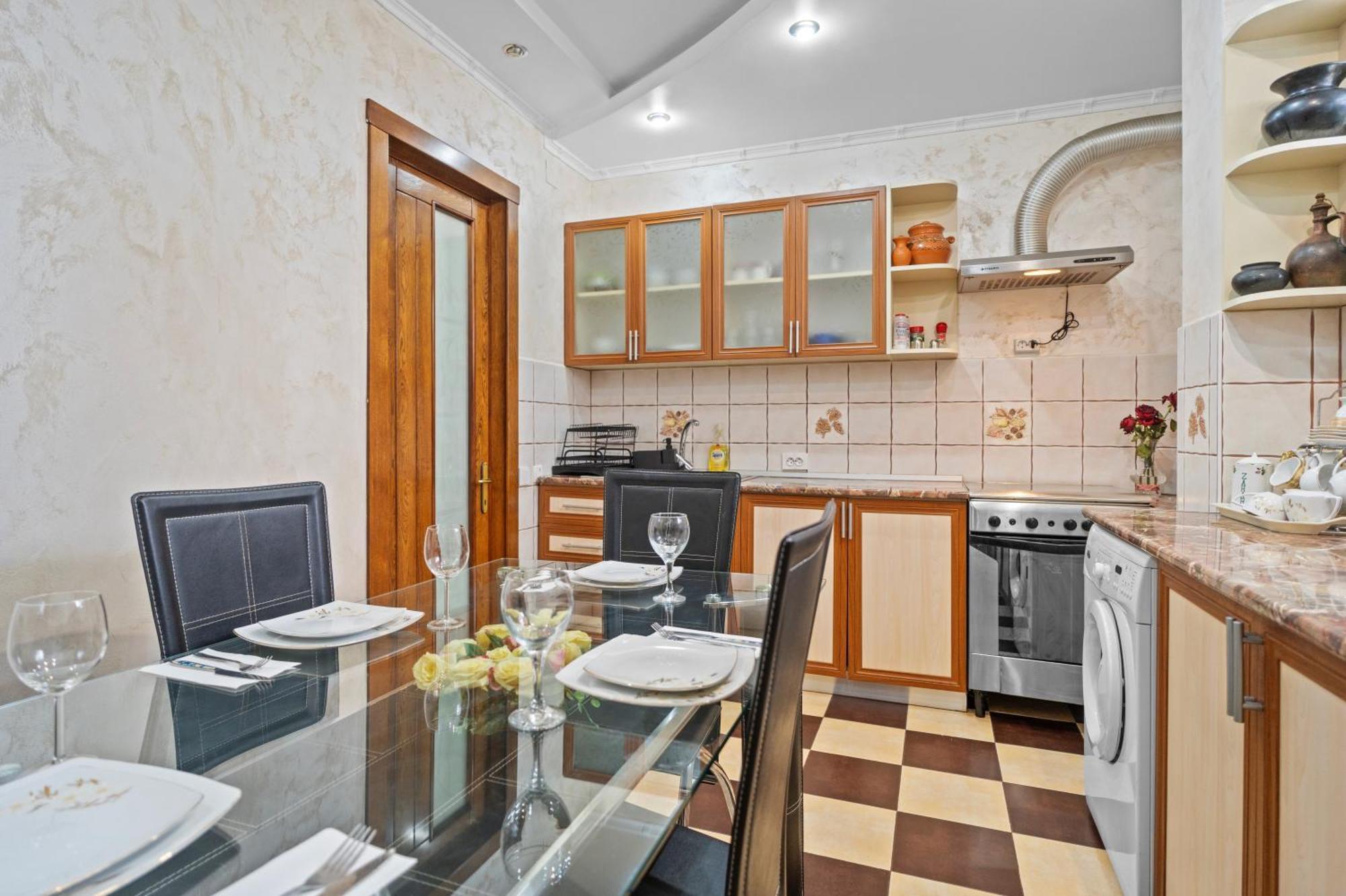 Appartamento Charming In Near Airport Bucarest