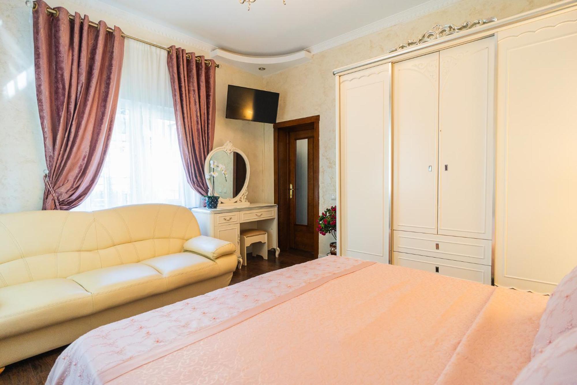 Charming In Near Airport Appartamento Bucarest