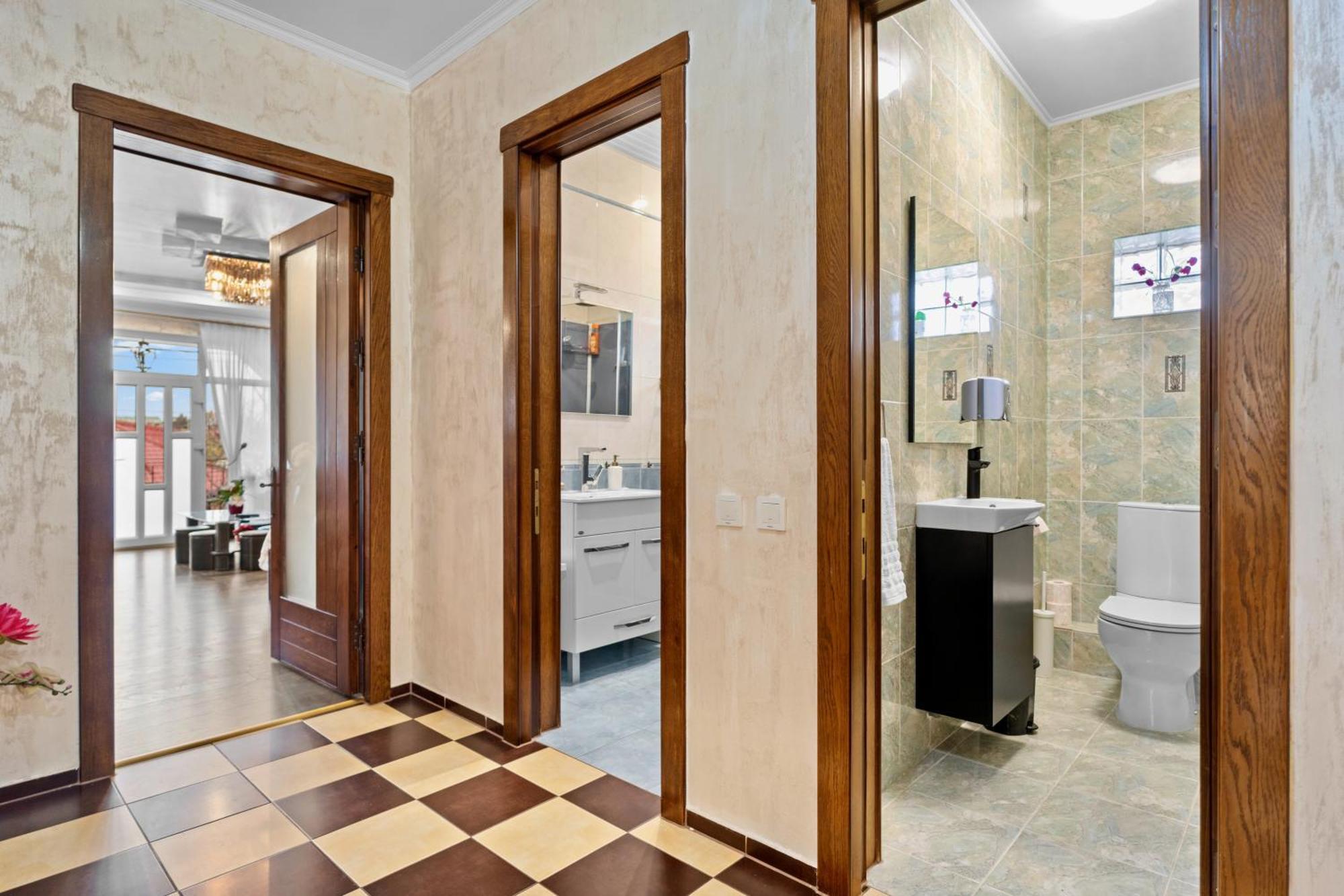 Charming In Near Airport Bucarest