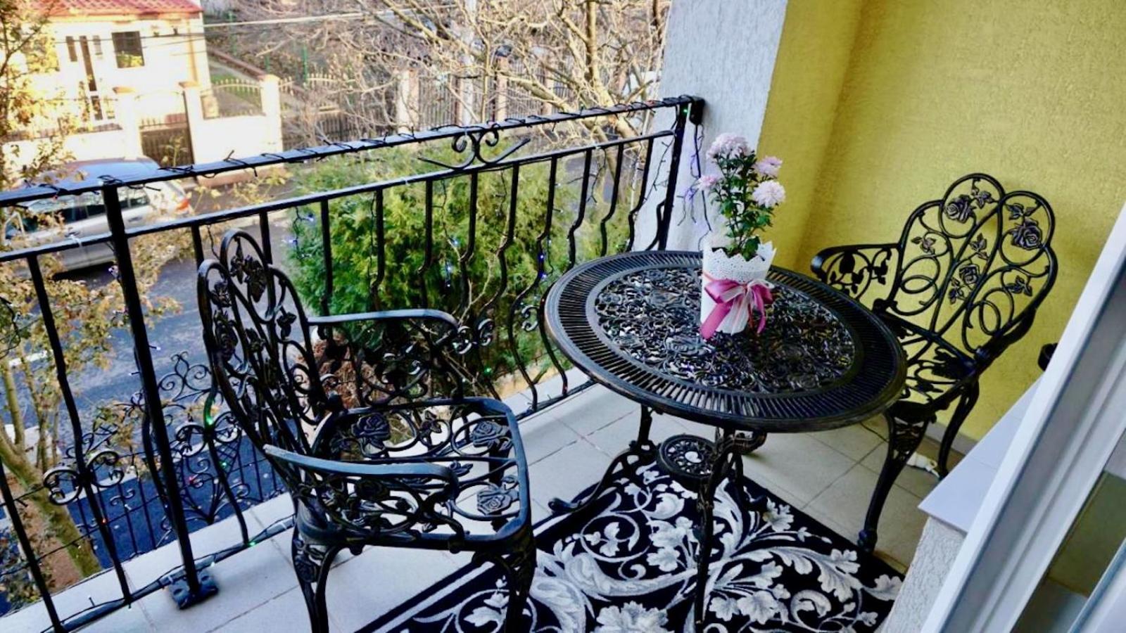 Charming In Near Airport * Bucarest
