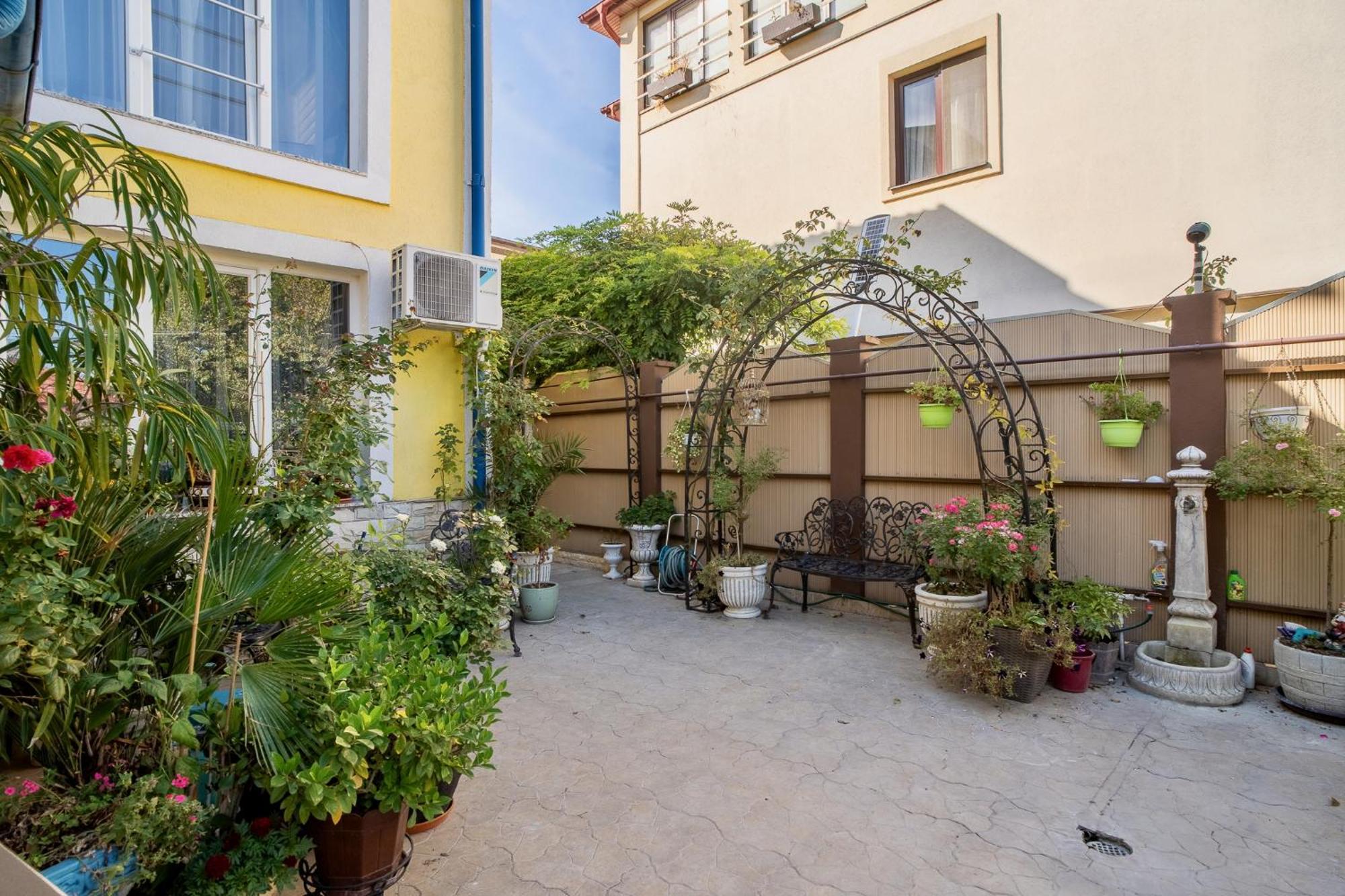 Appartamento Charming In Near Airport Bucarest