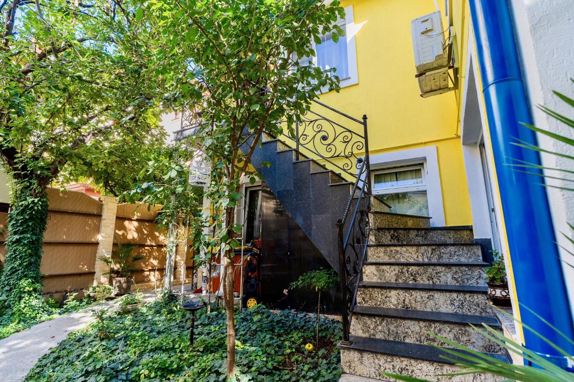 Charming In Near Airport Bucarest