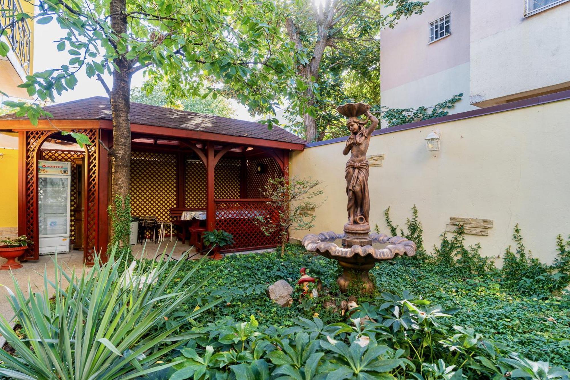Luxurious With Lush Garden And Huge Terrace Near Herastrau Park * Bucharest